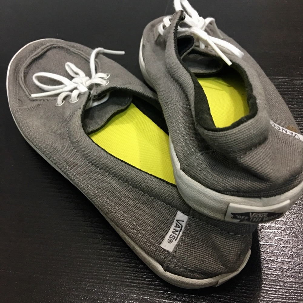 8$ VANS. Women shoes. 7.5 Grey. Barely used